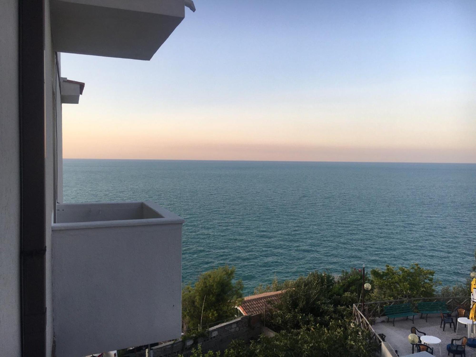 Hotel Peschici Bagian luar foto