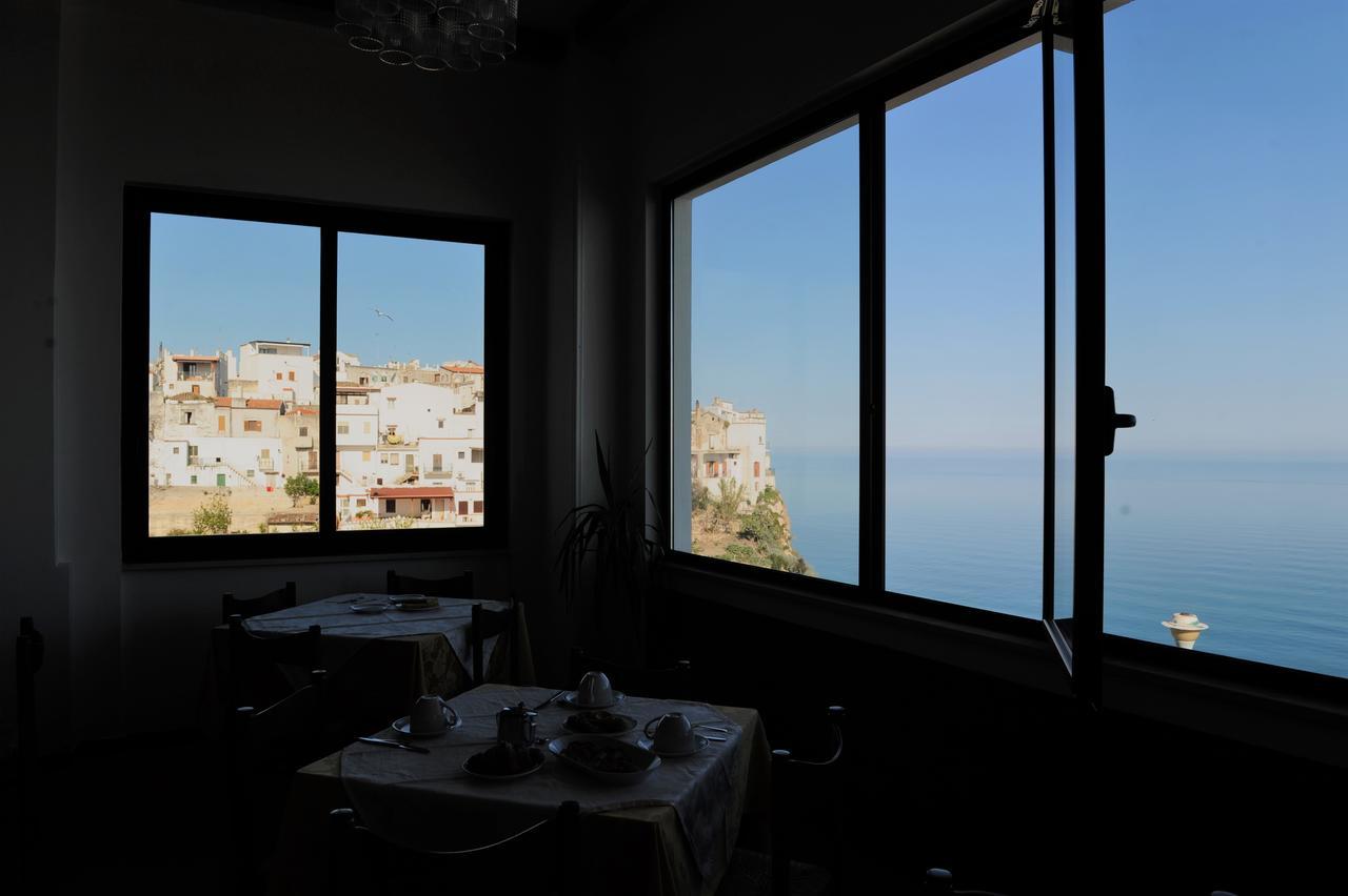 Hotel Peschici Bagian luar foto